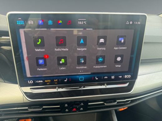 Volkswagen Golf 1.5 204pk eHybrid Life Edition Achteruitrijcamera | Stoelverwarming | Adaptive cruise control ActivLease financial lease