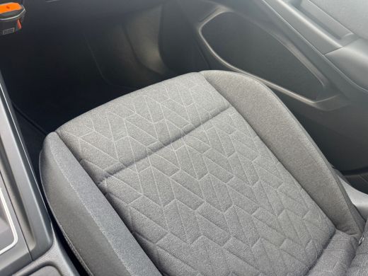 Volkswagen Golf 1.5 204pk eHybrid Life Edition Achteruitrijcamera | Stoelverwarming | Adaptive cruise control ActivLease financial lease