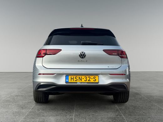 Volkswagen Golf 1.5 204pk eHybrid Life Edition Achteruitrijcamera | Stoelverwarming | Adaptive cruise control ActivLease financial lease