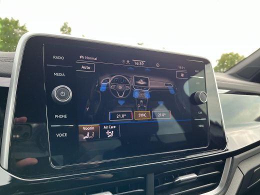 Volkswagen T-Roc 1.5 TSI R-Line A.Camera | IQ.Light | 150Pk | Stuurverwarming | ActivLease financial lease