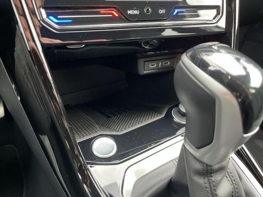 Volkswagen T-Roc 1.5 TSI R-Line A.Camera | IQ.Light | 150Pk | Stuurverwarming | ActivLease financial lease