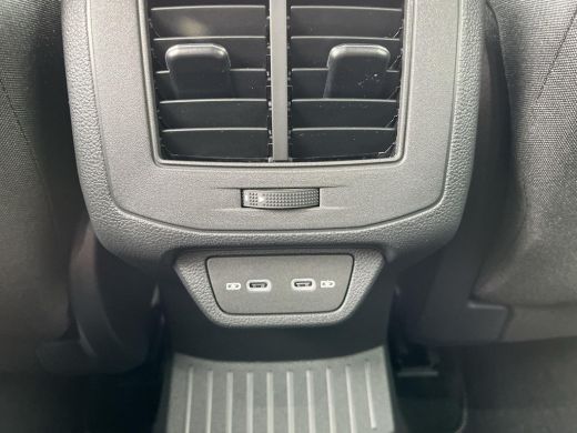 Volkswagen T-Roc 1.5 TSI R-Line A.Camera | IQ.Light | 150Pk | Stuurverwarming | ActivLease financial lease