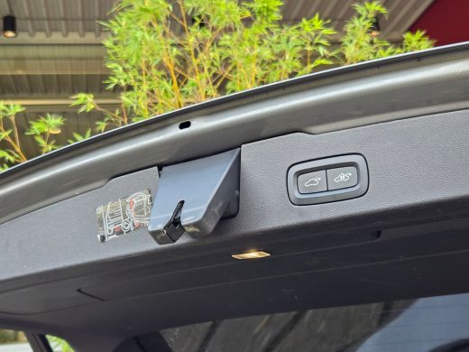 Volvo  V60 2.0 T6 Recharge AWD R-Design | Styling Kit | Camera | Adaptive Cruise | BLIS | Memory ActivLease financial lease