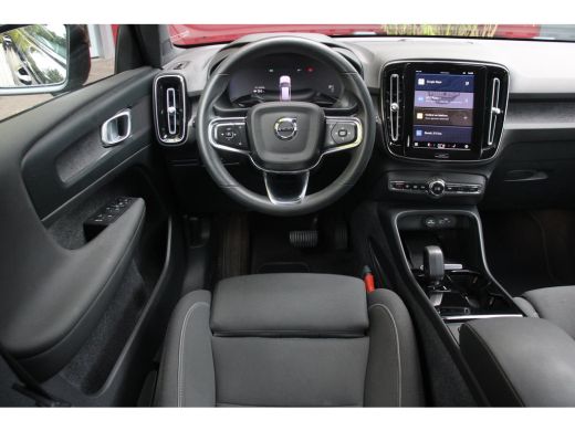 Volvo  XC40 Recharge Core 70 kWh | Trekhaak | Camera | Stuur/stoelverwarming ActivLease financial lease