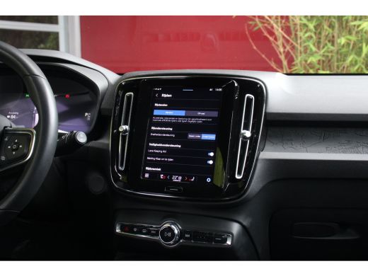 Volvo  XC40 Recharge Core 70 kWh | Trekhaak | Camera | Stuur/stoelverwarming ActivLease financial lease