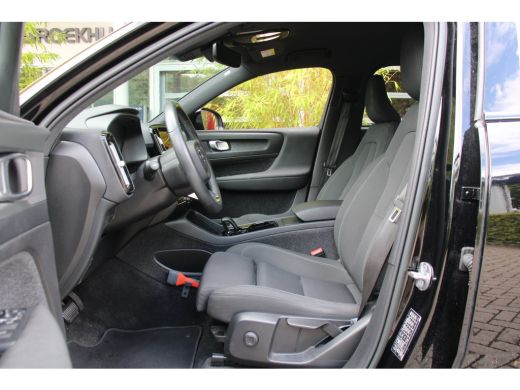 Volvo  XC40 Recharge Core 70 kWh | Trekhaak | Camera | Stuur/stoelverwarming ActivLease financial lease