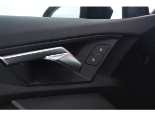 Audi A3 Sportback 30 TFSI S edition Automaat, Navigatie, Full Black! ActivLease financial lease