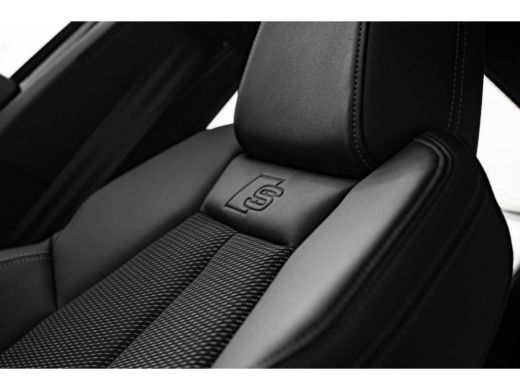 Audi Q4 e-tron 45 quattro S Edition Competition 82 kWh | Assistentiepakket plus | Comfort pakket | Optiek zwart ... ActivLease financial lease