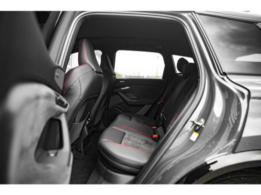 Audi SQ6 e-tron quattro 360 kW edition one grey | Pano | Massagestoelen | HUD | Passenger Display | Memory | B&O | ActivLease financial lease