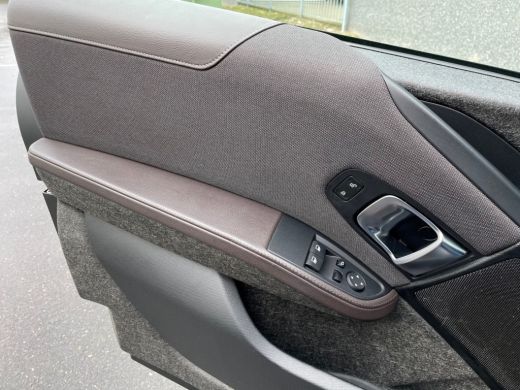 BMW i3 S 184pk Executive 120Ah 42 kWh/Leder/Sunroof/W-pomp/Camera/3-Fase/20"JetBlack ActivLease financial lease