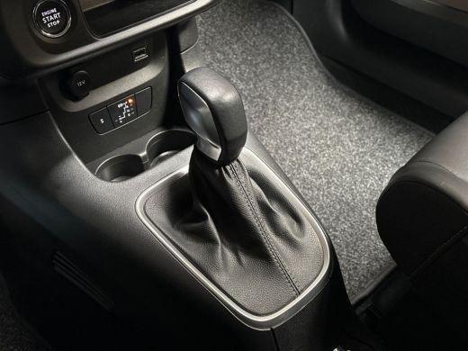 Citroën C3 1.2 PureTech Shine Automaat (APPLE CARPLAY, GROOT NAVI, CAMERA, GETINT GLAS, SPORTSTOELEN, LM VEL... ActivLease financial lease