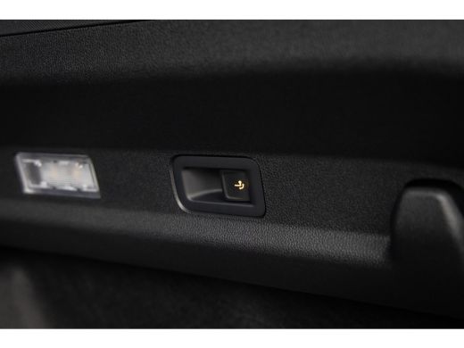 Ford Capri Premium Extended Range RWD 77 kWh | NL Voorraad | Wegklapbare Trekhaak | AGR Stoelen | Panaromada... ActivLease financial lease