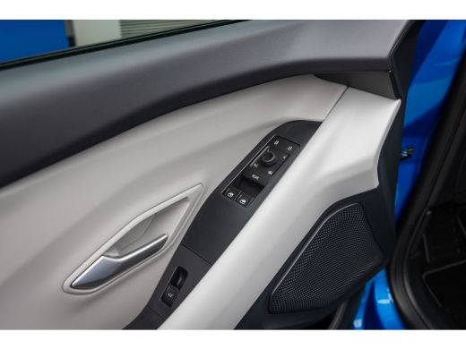 Ford Capri Premium Extended Range RWD 77 kWh | NL Voorraad | Wegklapbare Trekhaak | AGR Stoelen | Panaromada... ActivLease financial lease