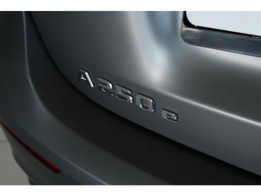 Mercedes-Benz A-Klasse 250 e AMG Line | Nightpakket | Stoelverwarming | Burmester | Navigatie | Carplay | PDC | ActivLease financial lease