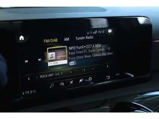 Mercedes-Benz A-Klasse 250 e AMG Line | Nightpakket | Stoelverwarming | Burmester | Navigatie | Carplay | PDC | ActivLease financial lease