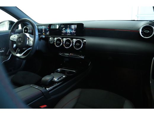 Mercedes-Benz A-Klasse 250 e AMG Line | Nightpakket | Stoelverwarming | Burmester | Navigatie | Carplay | PDC | ActivLease financial lease
