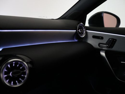 Mercedes-Benz A-Klasse 250e 218 PK SEDAN + PANORAMA | SFEERVERLICHTING | APPLE CARPLAY | MEMORY | STOELVERWARMING ActivLease financial lease