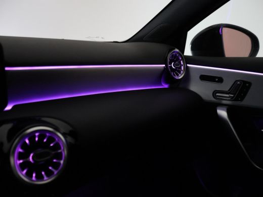 Mercedes-Benz A-Klasse 250e 218 PK SEDAN + PANORAMA | SFEERVERLICHTING | APPLE CARPLAY | MEMORY | STOELVERWARMING ActivLease financial lease