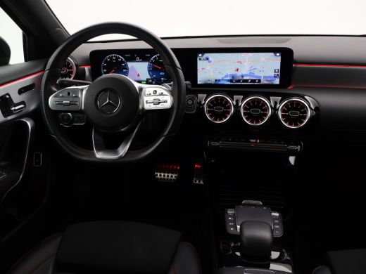 Mercedes-Benz A-Klasse 250e 218 PK SEDAN + PANORAMA | SFEERVERLICHTING | APPLE CARPLAY | MEMORY | STOELVERWARMING ActivLease financial lease