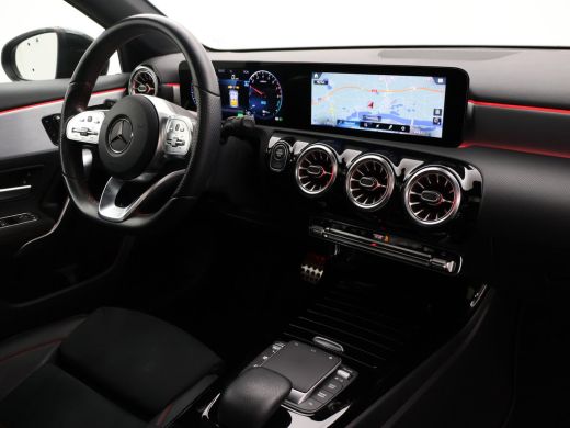 Mercedes-Benz A-Klasse 250e 218 PK SEDAN + PANORAMA | SFEERVERLICHTING | APPLE CARPLAY | MEMORY | STOELVERWARMING ActivLease financial lease