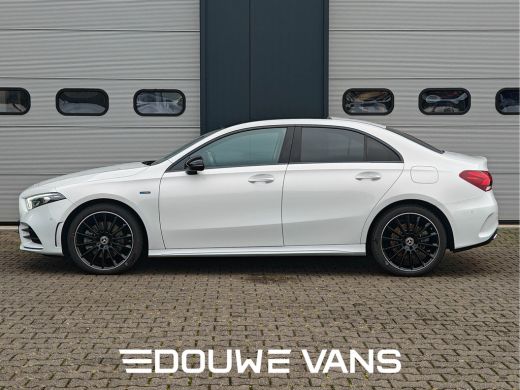 Mercedes-Benz A-Klasse 250e Sedan AMG Panorama Memory Night Pakket Ambienteverlich. Multibeam LED VOL ActivLease financial lease