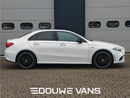 Mercedes-Benz A-Klasse 250e Sedan AMG Panorama Memory Night Pakket Ambienteverlich. Multibeam LED VOL ActivLease financial lease