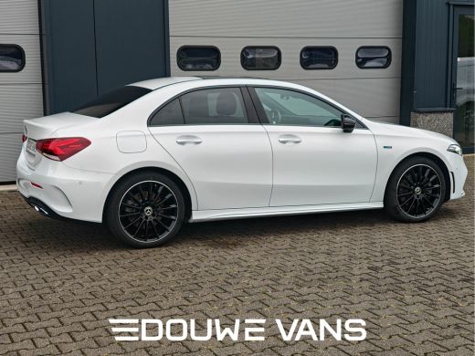 Mercedes-Benz A-Klasse 250e Sedan AMG Panorama Memory Night Pakket Ambienteverlich. Multibeam LED VOL ActivLease financial lease