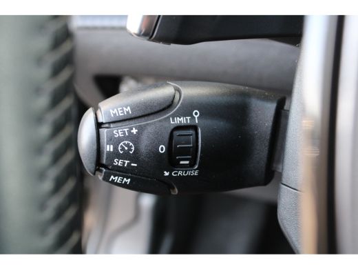 Peugeot 208 1.2 PureTech Allure | Automaat | Navigatie | Camera | 3D Instrumentenpaneel | Apple carplay | 56... ActivLease financial lease