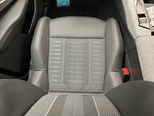 Peugeot 3008 1.6 plug-in Hybrid 195 GT Direct Beschikbaar! | Navigatie | Climate | Apple Carplay/Android | 360... ActivLease financial lease