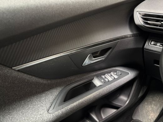 Peugeot 5008 1.2 PureTech Sport 7 Persoons Automaat (APPLE CARPLAY, GROOT NAVI, 360 CAMERA, TREKHAAK, SPORTSTO... ActivLease financial lease