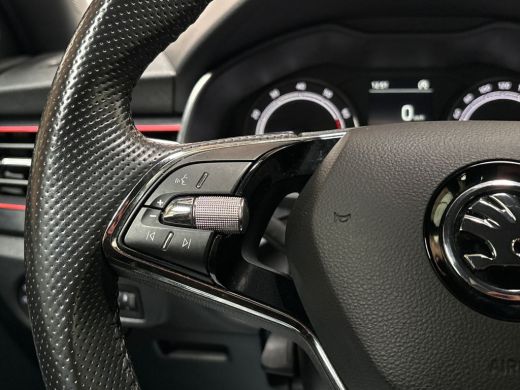 Skoda Scala 1.0 TSI Sport (APPLE CARPLAY, KUIPSTOELEN, CLIMATE, STOELVERWARMING, SPORTSTOELEN, GETINT GLAS, P... ActivLease financial lease