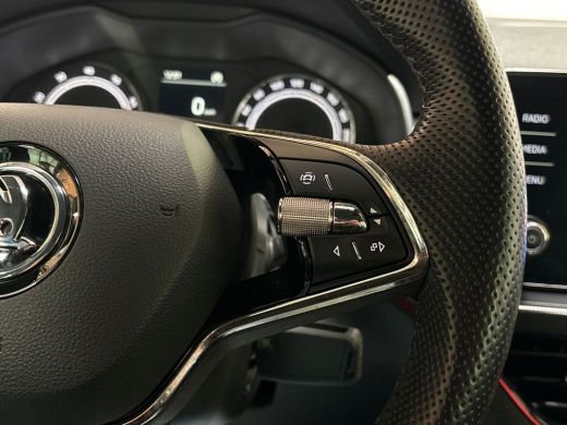 Skoda Scala 1.0 TSI Sport (APPLE CARPLAY, KUIPSTOELEN, CLIMATE, STOELVERWARMING, SPORTSTOELEN, GETINT GLAS, P... ActivLease financial lease