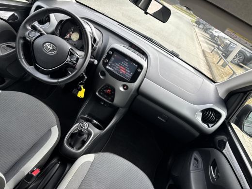 Toyota Aygo 1.0 VVT-i x-joy | 06-10141018 Voor meer informatie ActivLease financial lease