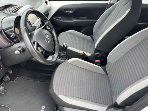 Toyota Aygo 1.0 VVT-i x-play | 5 deurs | Airconditioning | Parkeercamera | Bluetooth | Licht metalen velgen | ActivLease financial lease