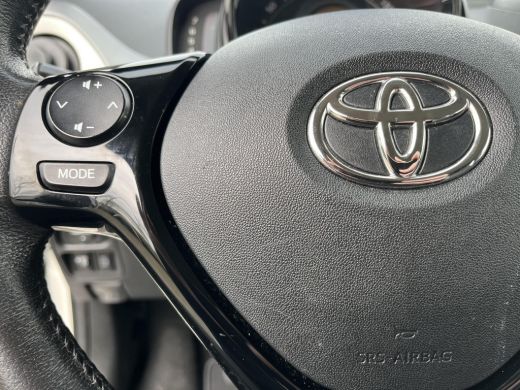 Toyota Aygo 1.0 VVT-i x-play | 5 deurs | Airconditioning | Parkeercamera | Bluetooth | Licht metalen velgen | ActivLease financial lease