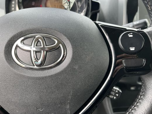 Toyota Aygo 1.0 VVT-i x-play | 5 deurs | Airconditioning | Parkeercamera | Bluetooth | Licht metalen velgen | ActivLease financial lease