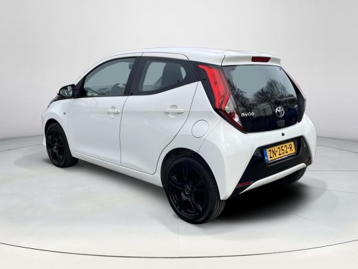 Toyota Aygo 1.0 VVT-i x-play | 5 deurs | Airconditioning | Parkeercamera | Bluetooth | Licht metalen velgen | ActivLease financial lease