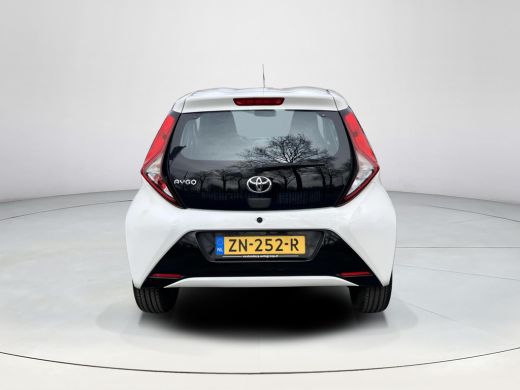 Toyota Aygo 1.0 VVT-i x-play | 5 deurs | Airconditioning | Parkeercamera | Bluetooth | Licht metalen velgen | ActivLease financial lease