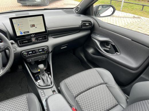 Toyota Yaris 1.5 Hybrid 130 Executive ActivLease financial lease