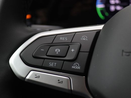 Volkswagen Golf 1.5 eHybrid Life Edition 204PK DSG Trekhaak, Memorystoel, Ergo Active Stoelen, 17" LM Velgen, Key... ActivLease financial lease