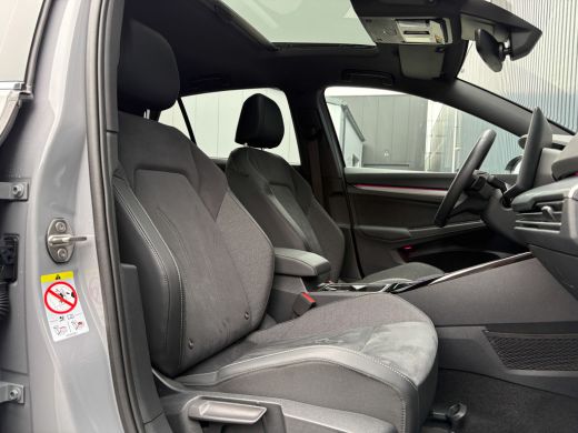 Volkswagen Golf 1.5 eTSI 50 Edition | Panodak | Trekhaak wegkl. | Stoelgeheugen | Head Up | IQ Light | Prijs Rijk... ActivLease financial lease