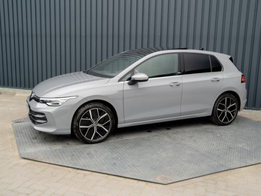 Volkswagen Golf 1.5 eTSI 50 Edition | Panodak | Trekhaak wegkl. | Stoelgeheugen | Head Up | IQ Light | Prijs Rijk... ActivLease financial lease