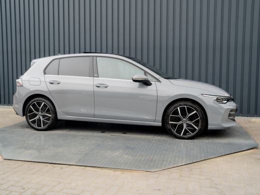 Volkswagen Golf 1.5 eTSI 50 Edition | Panodak | Trekhaak wegkl. | Stoelgeheugen | Head Up | IQ Light | Prijs Rijk... ActivLease financial lease