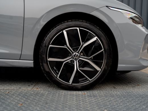 Volkswagen Golf 1.5 eTSI 50 Edition | Panodak | Trekhaak wegkl. | Stoelgeheugen | Head Up | IQ Light | Prijs Rijk... ActivLease financial lease