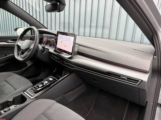 Volkswagen Golf 1.5 eTSI 50 Edition | Panodak | Trekhaak wegkl. | Stoelgeheugen | Head Up | IQ Light | Prijs Rijk... ActivLease financial lease