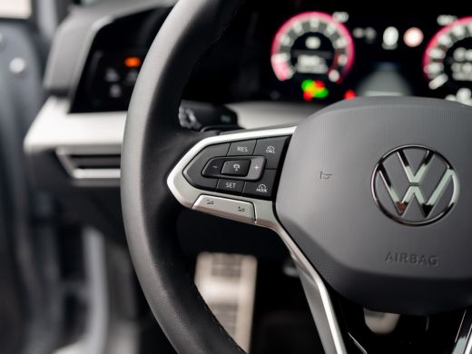 Volkswagen Golf 1.5 eTSI 50 Edition | Panodak | Trekhaak wegkl. | Stoelgeheugen | Head Up | IQ Light | Prijs Rijk... ActivLease financial lease