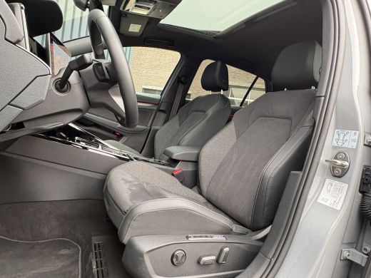 Volkswagen Golf 1.5 eTSI 50 Edition | Panodak | Trekhaak wegkl. | Stoelgeheugen | Head Up | IQ Light | Prijs Rijk... ActivLease financial lease