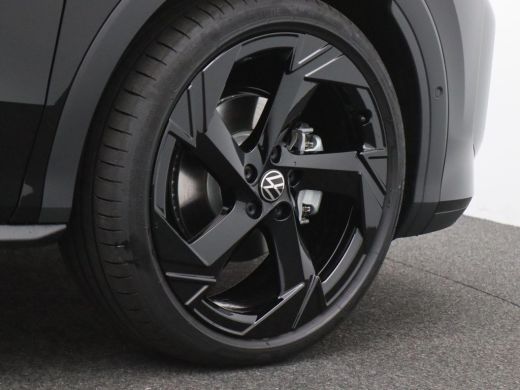 Volkswagen T-Roc 1.5 eTsi R-Line First Edition 150PK DSG Pano-Schuifdak, Trekhaak, Black Style, 20" LM Velgen, Key... ActivLease financial lease