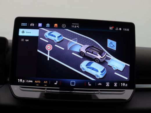 Volkswagen T-Roc 1.5 eTsi R-Line First Edition 150PK DSG Pano-Schuifdak, Trekhaak, Black Style, 20" LM Velgen, Key... ActivLease financial lease