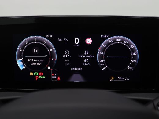 Volkswagen T-Roc 1.5 eTsi R-Line First Edition 150PK DSG Pano-Schuifdak, Trekhaak, Black Style, 20" LM Velgen, Key... ActivLease financial lease